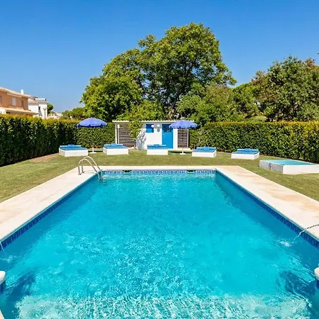 Canada Villa